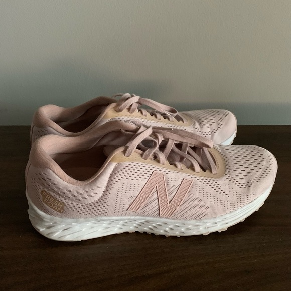 USED-New Balance Fresh Foam Athletic Shoes-Size 10 - Picture 3 of 6